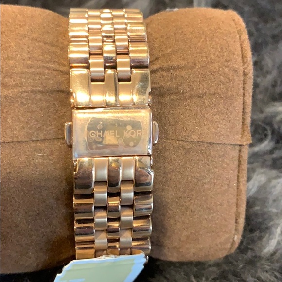 Michael Kors Rosegold Brand New Watch - Picture 2 of 8